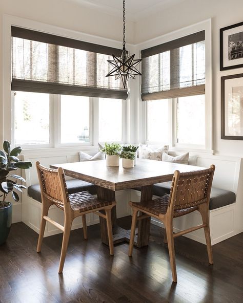 Corner Breakfast Nook, Built In Breakfast Nook, Nook Bench, Banquette Seating In Kitchen, Kitchen Banquette, Cozy Breakfast Nook, Banquette Seating, Kitchen Nook, Brown Interior