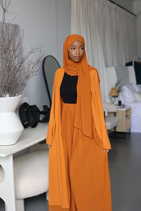 Hijab With Pants, Stylish Muslim Outfits, Abaya Summer Hijab Outfit, Style Inspiration Hijab, Cute Modest Outfits Muslim, Muslim Modest Outfits, Hijab Fashion Inspiration Abayas, Elegant Muslim Outfits, Hijab Style Outfits