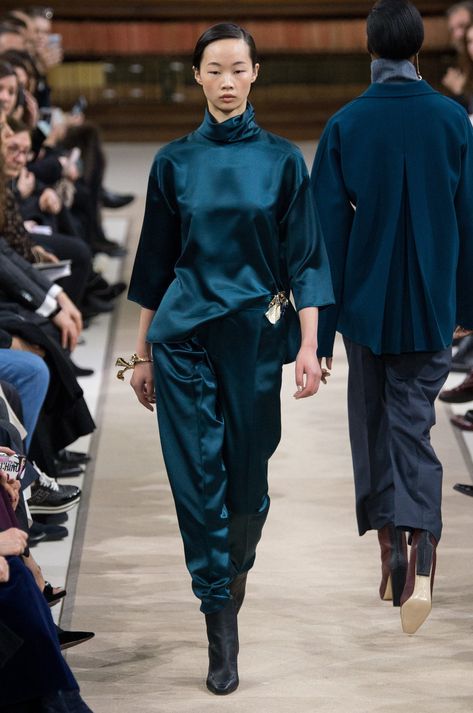 #turtleneck #dress #suit #silk #sateen #2 piece #pants boots #runway #Giada RF18 0378 Pants Boots, Turtleneck Dress, Chanel Haute Couture, Dress Suit, Fashion Advertising, Fashion 2018, Fall 2018, Milan Fashion, Milan Fashion Week