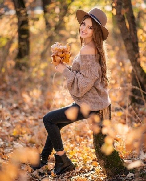 Photo Poses For Couples Wedding, Poses For Couples Wedding, Party Photo Poses, Autumn Portrait Photography, Autumn Poses, Couple Poses Photography, Autumn Photography Portrait, Fall Photo Outfits, Fall Photo Shoot Outfits