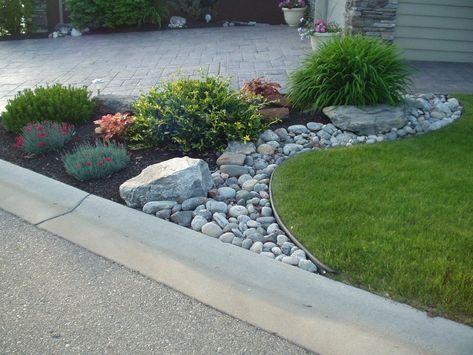 Backyard Landscaping With River Rock, Landscaping Front Flower Bed, Farm Style Landscaping Front Yards, Side Driveway Landscaping Ideas, Flat Front House Landscaping, Edge Of Driveway Landscaping, Front Curb Appeal Ideas, Farmhouse Landscaping Front Yard Country, Landscape Next To Driveway