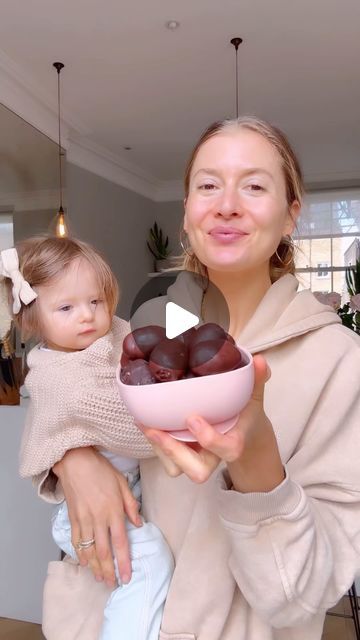 CAROLINE DEISLER on Instagram: "Ferrero Rocher Eggs🐰🍫the healthyyyy way🤤 Caroline Deisler, Vegan Easter, Sugar Free Baking, Healthy Easter, Raw Vegan Desserts, Easter Sweets, Easter Baking, Easter Weekend, Chocolate Eggs