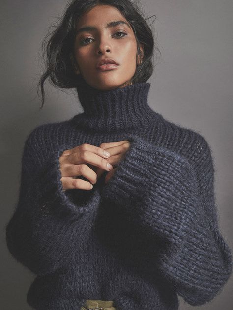 Massimo Dutti drak grey sweater Knit Summer, Summer Sweater, Knitwear Fashion, Trend Fashion, Pattern Free, Knit Fashion, Fashion Mode, Sweater Pattern, Mode Inspiration