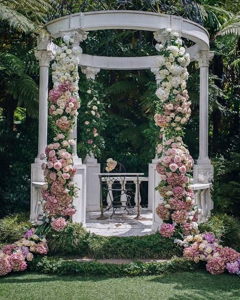 Gazebo Wedding, Castle Aesthetic, Royal Aesthetic, Royal Garden, Garden Structures, Pretty Places, Dream Garden, Love Flowers, Garden Wedding