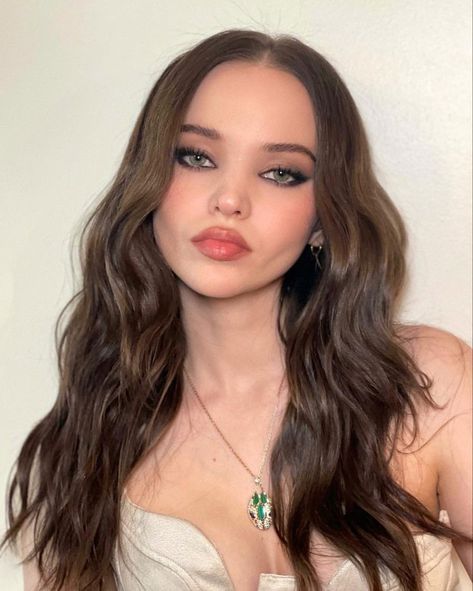 Dark Hair, Dove Cameron Boyfriend, Dove Cameron Style, Best Boyfriend, Dove Cameron, Girl Crushes, Grog, Beautiful Celebrities, Face Shapes