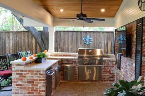 Covered Outdoor Kitchens, Covered Patio Design, Outdoor Kitchen Decor, Modern Outdoor Kitchen, Outdoor Kitchen Bars, Kitchen Design Diy, Outdoor Bbq Kitchen, Kitchen Design Layout, Pool Outdoor