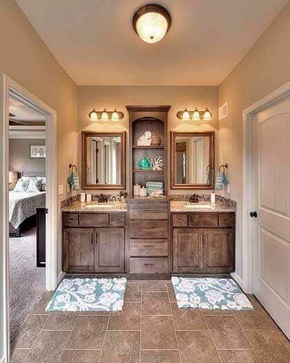 I love the inset shelving between the mirrors for our master bathroom. Drømme Bad, Large Bathroom, Restroom Decor, Rustic Bathroom Decor, Master Bath Remodel, Gorgeous Bathroom, Rustic Bathrooms, Farmhouse Bathroom Decor, Bath Room