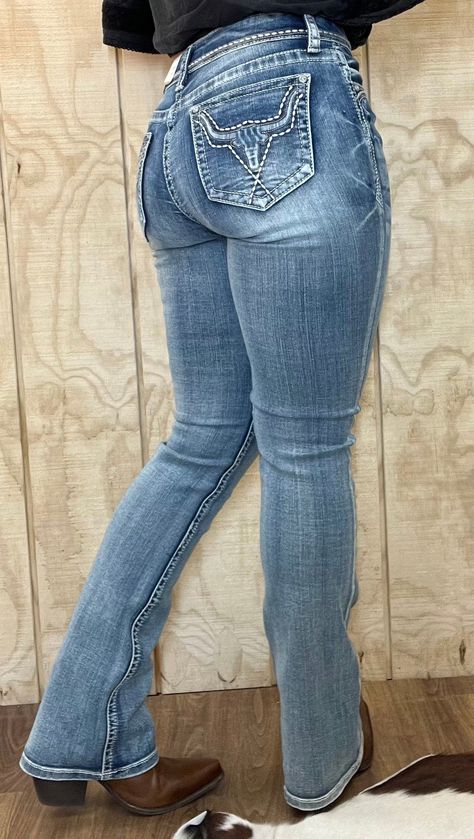 Poodle Costume, Country Jeans, Heels Design, Trajes Country, Cute Cowgirl Outfits, Casual Country Outfits, Pencil Heels, Cowgirl Jeans, Southern Outfits