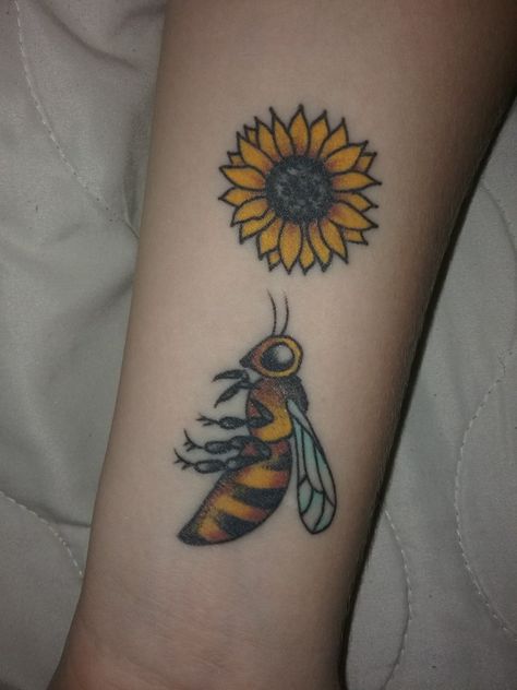 Its a sunflower and honey bee in the shape of a senicolon. Semi-colon Tattoo Bee, Bee Semi-colon Tattoo Ideas, Sunflower Semi Colon Tattoo, Bee Tattoo Stencil, Sunflower And Bee Tattoo, Semi Colon Tattoo, Colon Tattoo, Sunflower And Bee, Semi Colon