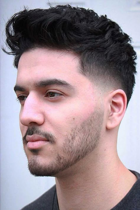 Best Haircuts For Men To Rock In 2020 | MensHaircuts.com Oval Face Haircuts Men, Oval Face Men, Men's Curly Hairstyles, Hairstyles Male, Male Haircuts Curly, Oval Face Shape, Hairstyles Girl, Oval Face Haircuts, Tapered Haircut