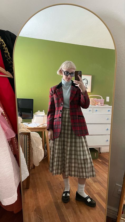 70s British Fashion, Granny Aesthetic Outfits, Grandmacore Aesthetic Outfit, Grandmacore Fashion, Grandmacore Outfit, Thrift Outfits Ideas, Granny Chic Fashion, 50k Followers, Make Clothes