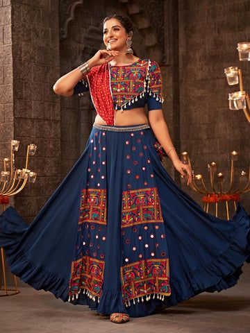 Gujarati Chaniya Choli, Chaniya Choli Designs, Garba Dress, Mirror Work Lehenga, Navratri Dress, Cotton Lehenga, Navratri Festival, Reception Lehenga, Navratri Chaniya Choli