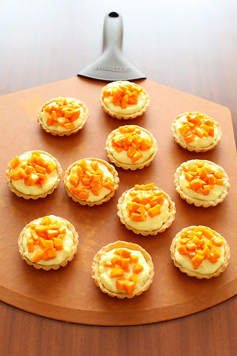 Eggless Custard Tarts With Mangoes Or Other Fruits Mango Tartlets, Eggless Custard Recipe, Mango Treats, Mango Tarts, Fruit Custard Tart, Eggless Custard, Pastry Making, Mango Tart, Pie Making