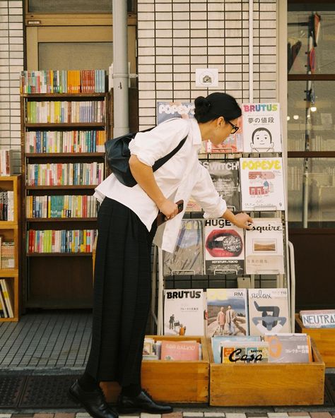 Some of my favourite pictures from Tokyo 📚 Also the last slide is the best iced matcha I’ve ever had😭 #35mm #tokyo #japantrip #contaxt2 #dailystyle Vintage Tokyo Aesthetic, Street Style Pictures, Nara Japan Outfit, Travel In Europe Aesthetic, Aesthetic Japan Outfit, Travel Pictures Ideas, Tokyo Aesthetic Instagram, Tokyo Ig Pics, Tokyo Pose Ideas