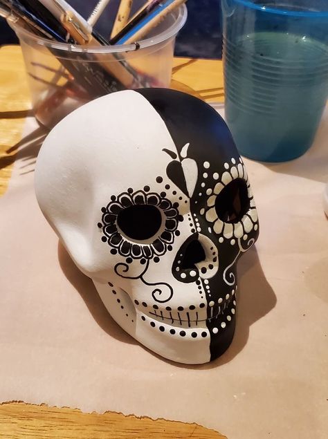 Painting Sugar Skulls, Painted Skulls Halloween, Skull Pottery Painting Ideas, Painted Skull Ideas, Ceramic Skull Painting Ideas, Sugar Skull Clay, Skull Painting Ideas, Sugar Skull Art Painting, Ceramic Sugar Skull