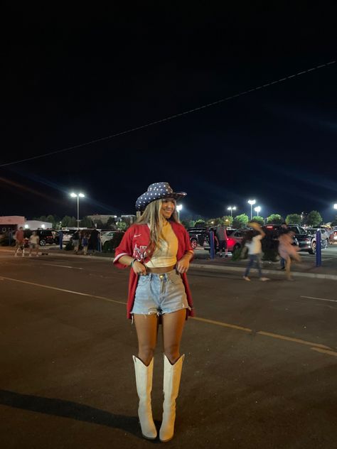 American Theme Outfit, Western July 4th Outfit, America Themed Outfit, Usa Concert Outfits, American Spirit Week Outfits, Cowgirl 4th Of July Outfit, 4th Of July Concert Outfit, Four Of July Outfits, Red White And Blue Country Outfits