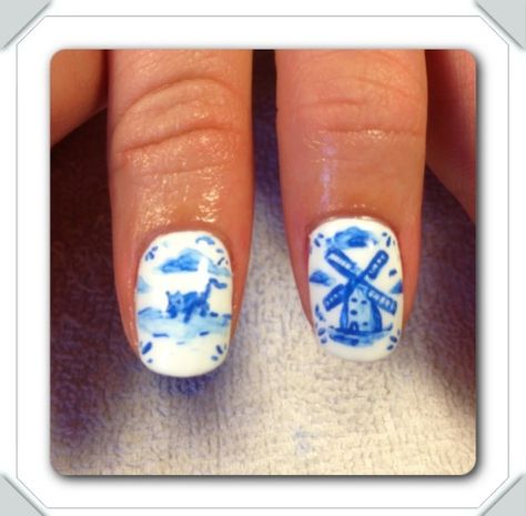 Delft blue nail art on arctic freeze gelish Dutch Nail Art, Delft Blue Nails, Delft Nails, Nail Art Blue, Fab Nails, Water Color Nails, Sister Tattoo, Art Nail Art, Super Cute Nails