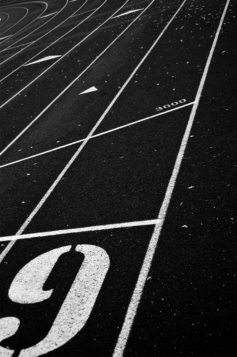 Track :) Track And Field Aesthetic, Lazy Couch, Field Aesthetic, Track Runners, Athletics Track, Cozy Streetwear, Field Wallpaper, Running Track, Sport Inspiration