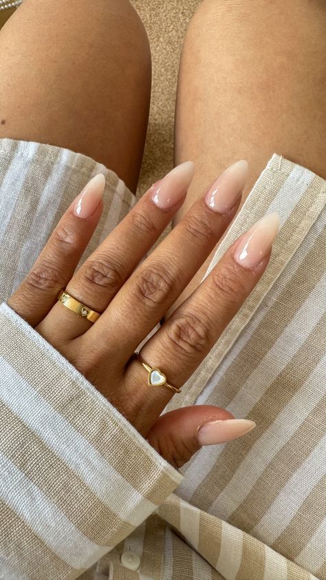 Fat Fingers With Acrylics, Acrylic Nails For Fat Fingers, Fat Hands Nails, Nude Ombre Nails Almond, Nails For Fat Hands, Chubby Hands Nails, Almond Nails On Chubby Hands, Nails For Fat Fingers, Nails For Chubby Fingers