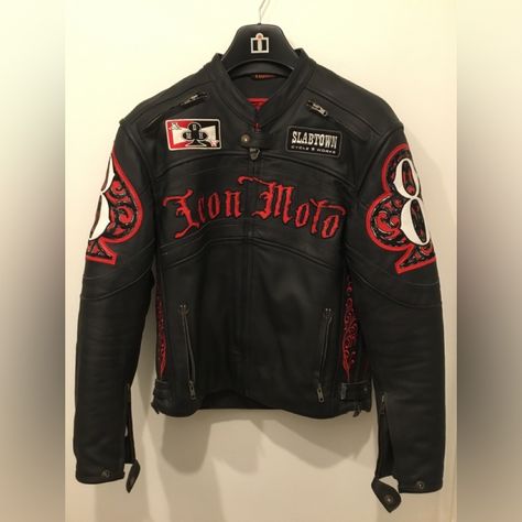 Icon Moto Daytona “Deadman’s Hand” Motorcycle Jacket In Size Small. Now Discontinued “Aces & Eights” Jacket That I Purchased New 15 Years Ago And Was Never Worn. Complete With Elbow And Back Armor, This Jacket Comes Equipped With A Removable Red Satin Lining, Embroidered And Appliqu Patches, Zippered Sleeves, Zippered Handwarmer Pockets, Zippered Chest And Back Vents, And One Interior Pocket. Ykk Zippers. Additional Features Include A Deadman’s Hand Main Zipper Pull, .45-Caliber Casing Buttons, Horror Battle Jacket, Race Car Jackets, Icon Moto, Wild Bill Hickok, Motor Jacket, 45 Caliber, Punk Style Outfits, Motorcycle Jacket Mens, Motorcycle Jackets