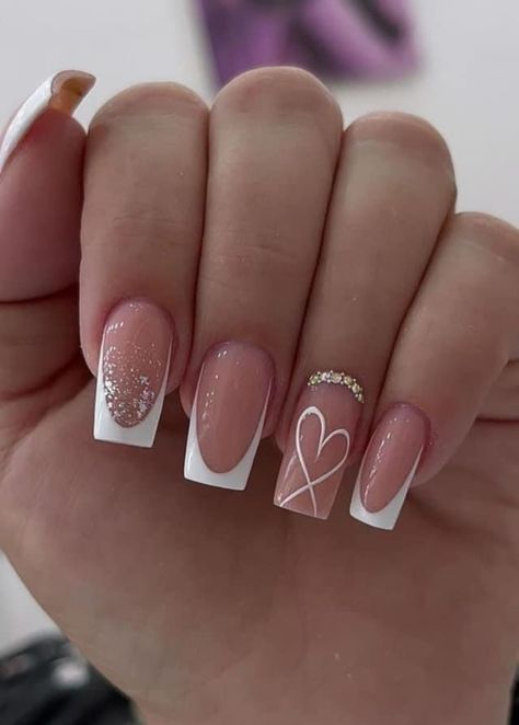 Manicure Ideas No Acrylic, Elegant Nail Designs 2024, Anniversary Nail Ideas, Elegant Nails Short, Ideas Para Uñas Cortas, Manicure Elegante, Uñas Coquette, Coquette Nail, Manikur Kuku