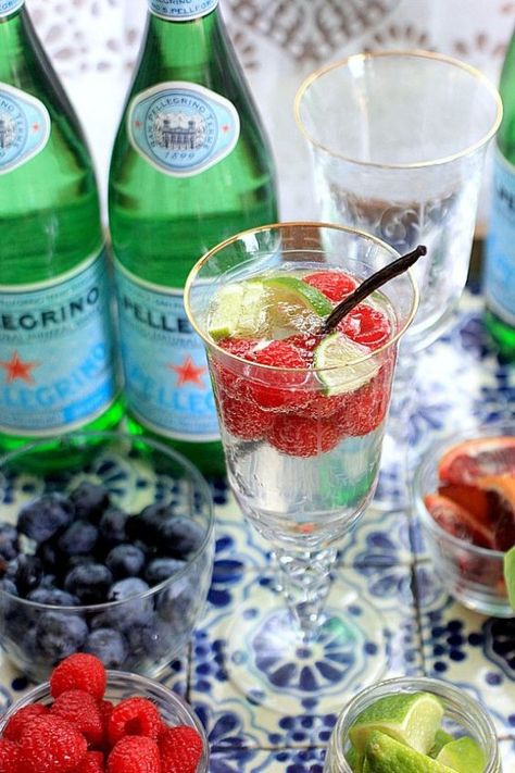 Your party guests will love this fun & festive DIY Sparkling Water Bar! | Sponsored by Nestle Waters at The Spicy RD Low Calorie Mocktail, Diy Sparkling Water, Sparkling Water Drinks, Water Bar, Coctails Recipes, Mocktail Recipes, Healthy Hydration, Agua Mineral, Beverage Recipes