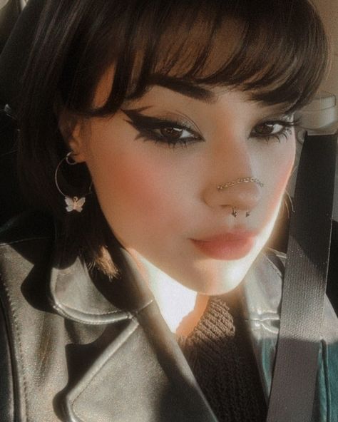 Eyeliner Wing Styles, Goth Eyeliner For Almond Eyes, Sharp Black Eyeliner, Bold Black Eyeliner, Heavy Black Eyeliner, Best Hooded Eye Makeup, Sharp Winged Eyeliner, Big Eyeliner Hooded Eyes, Black Eyeliner Hooded Eyes