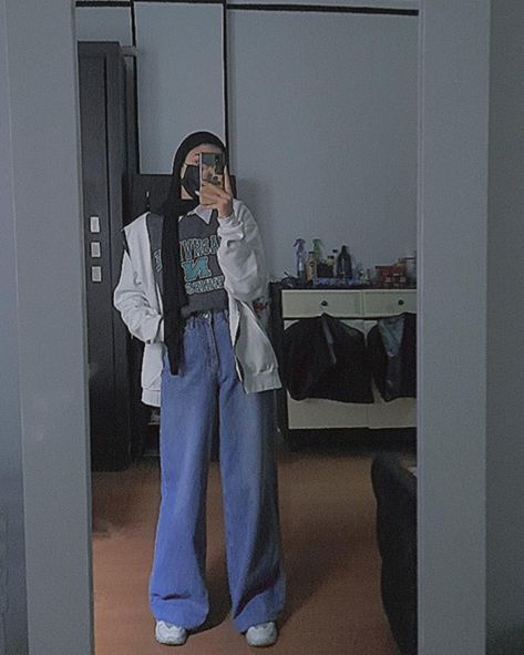 Sweatshirt And Wide Leg Jeans, Wide Leg Pants Modest Outfit, Wide Leg Outfit Hijab, White Wide Leg Pants Outfit Hijab, Wide Jeans Outfit Hijab, Wide Leg Hijab Outfit, Wide Leg Jeans Outfit Modest, Wide Leg Jeans Outfit Hijab, Wide Leg Pants Outfit Hijab