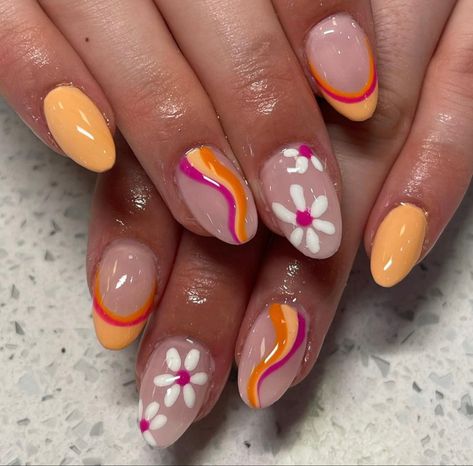 Lesbian Nails Design Subtle, Lesbian Flag Nails Design, Lesbian Pride Nails Short, Lesbian Color Nails, Wes Anderson Nails, Lesbian Nail Ideas, Lesbian Nails Acrylic Two Short, Lesbian Manicure Nails, Sapphic Nails