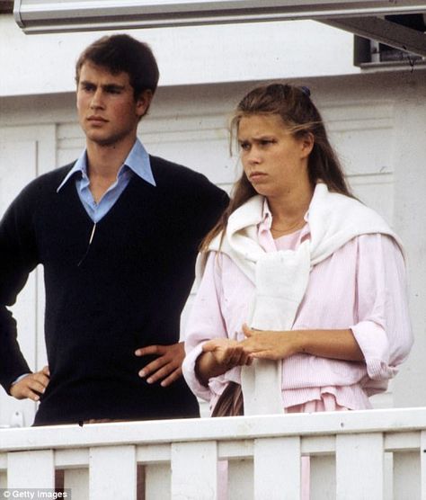 Prince Edward with Lady Sarah Armstrong Jones, showing off Sloane style at its finest in a baggy pink shirt and casually slung jumper Lady Sarah Armstrong Jones, Sarah Chatto, Sarah Armstrong, Sloane Ranger, Lady Sarah Chatto, Windsor England, Polo Match, Princess Margaret, British Monarchy