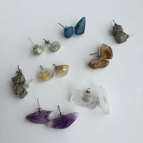 DIY Gemstone earrings Homemade Gemstone Jewelry, Loose Gemstones Diy Jewelry, Diy Rock Earrings, Homemade Stud Earrings, Diy Post Earrings, Stone Earrings Diy, Beaded Studs Earrings, Gemstone Earrings Diy, Diy Gemstone Earrings