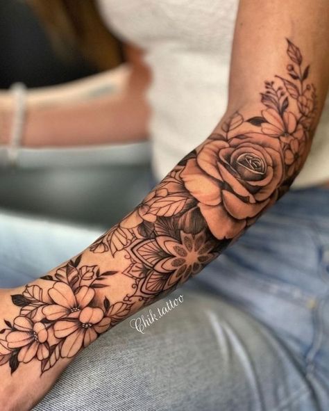 Girly Sleeve Tattoo Ideas, Sleave Ideas Woman, Girly Sleeve Tattoo, Classy Tattoos For Women, Feminine Tattoo Sleeves, Inspiration Tattoos, Tattoos For Black Skin, Forearm Tattoo Women, Stylist Tattoos