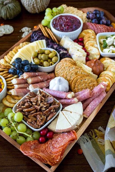 Square Charcuterie Board Design, Christmas Plating, Desert Charcuterie, Charcuterie Board Shopping List, Thanksgiving Meat, Dinner Charcuterie, Turkey Charcuterie, Thanksgiving Cheese Boards, Kids Charcuterie