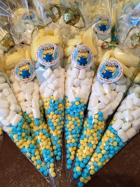 Minions Sweet Cones Sweet Cones Ideas Kid Parties, Marshmallow Tree, Party Cones, Cone Ideas, Sweetie Cones, Treat Cones, Kids Party Planning, Minions Party, Sweet Cone