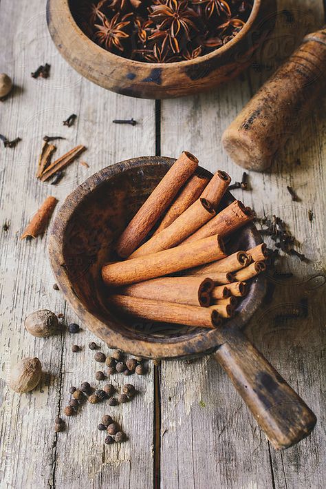 Cannella e Anice Spices Photography, Menue Design, Aromatherapy Recipes, Spices And Herbs, Korn, Beautiful Food, In The Woods, Food Styling, Food Photo