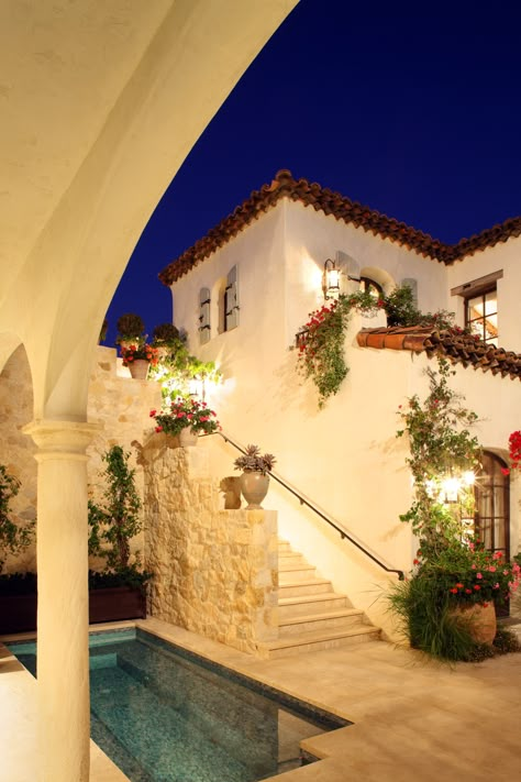 Spain House, Hacienda Homes, Houses In Mexico, Hacienda Style Homes, Drømme Liv, Mexico House, Mediterranean Style Homes, Spanish Style Home, Spanish Style Homes