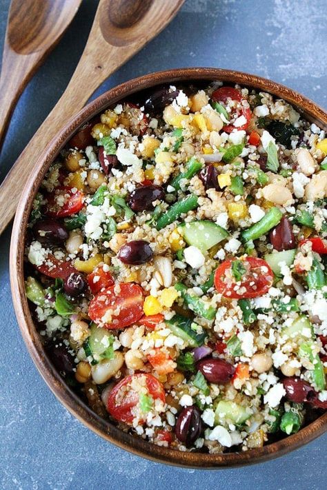 Salad Bbq Side, Asian Quinoa Salad, Salad With Quinoa, Bbq Side Dish, Easy Summer Side Dishes, Greek Quinoa Salad, Winter Salad Recipes, Three Bean Salad, Quinoa Recipe