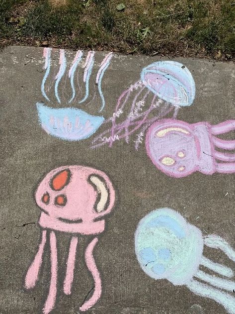 Sidewalk Chalk Art, Chalk Drawings, Sidewalk Chalk, Chalk Art, Be Creative, Jellyfish, Sea Creatures, To Draw, Chalk