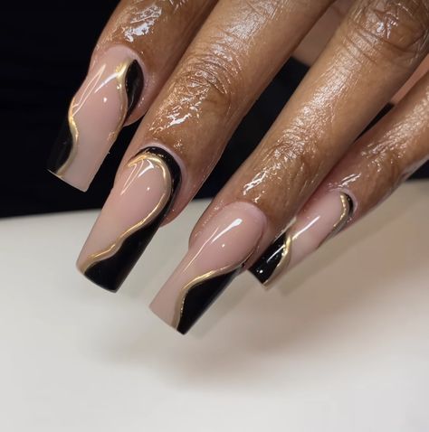 Short Black Gel X Nails, Black And Gold Nails Medium, Black And Gold Dipped Nails, Black And Gold Nails Black Women, Matt Black And Gold Nails, New Years Nail Designs Black And Gold, Masquerade Ball Nail Ideas, Black And Gold Prom Nails Acrylic, 30th Birthday Nails Design Black