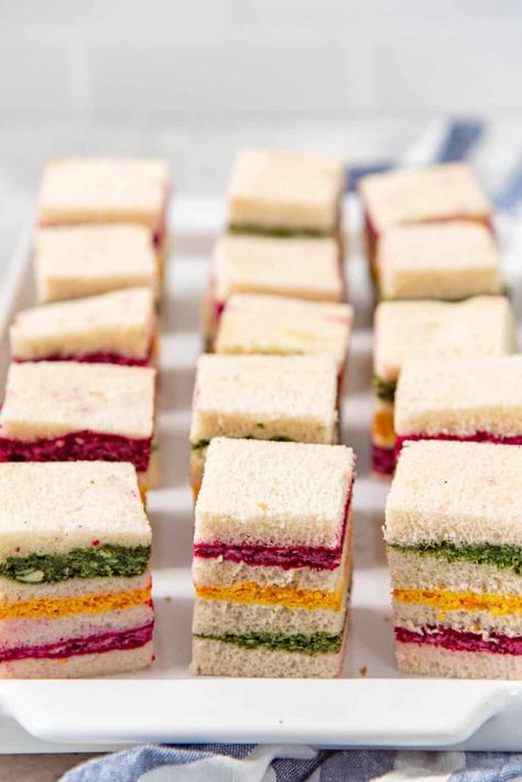 Sandwich Bites Parties, Rainbow Cheese Sandwich, Ribbon Sandwiches Recipes, Fancy Sandwiches Ideas Parties, Fresh Sandwich Ideas, Colorful Sandwiches, Mini Sandwiches For Parties, Ribbon Sandwiches, Rainbow Sandwich