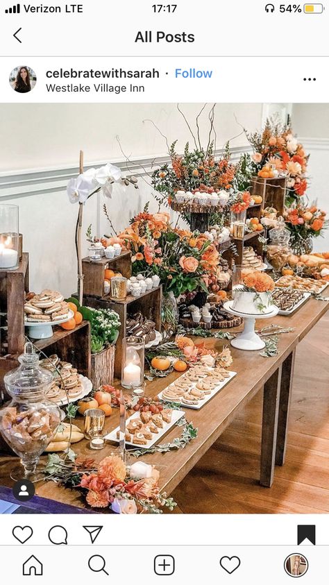 Fall Dessert Table Wedding, Fall Dessert Table, Fall Wedding Desserts, Rustic Fall Wedding Ideas, Fall Desserts Table, Decoration Buffet, Food Set Up, Catering Food Displays, Buffet Table Decor