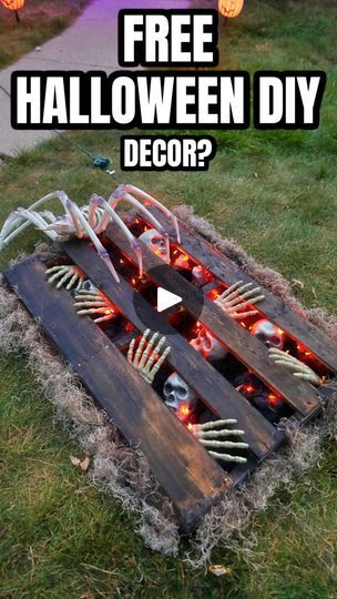 Pallet Halloween Ideas, Holloween Decore Idea Outdoor Diy, Dollar Tree Halloween Diy Outdoor, Halloween Diy Ideas, Dollar Tree Halloween Diy, Halloween Palette, Dollar Tree Halloween Decor, Pallet Halloween, Ghouls Night