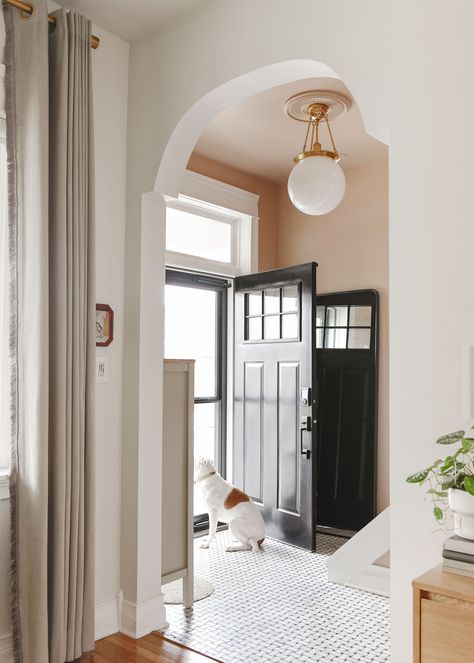 Look at that arch! Entryway is painted Valspar Milk Toast | via Yellow Brick Home #valspar #milktoast @valsparpaint Entryway Color, Entryway Colors, Entryway Paint, Entryway Paint Colors, Modern Lighting Ideas, Oversized Floor Mirror, Entryway Decor Ideas, Yellow Brick Home, Brick Home