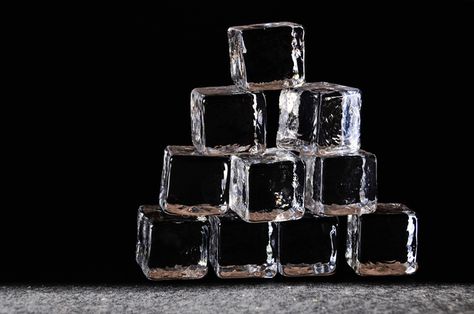 How To Make Crystal Clear Ice Cubes: Clear ice forms when water is pure and doesn't contain dissolved gases. Ice Cube Tray Hacks, Clear Ice Cubes, Sugar Glass, How To Make Crystals, Clear Ice, Ice Cube Trays, Ice Ice Baby, Cold Pack, Diy Crystals