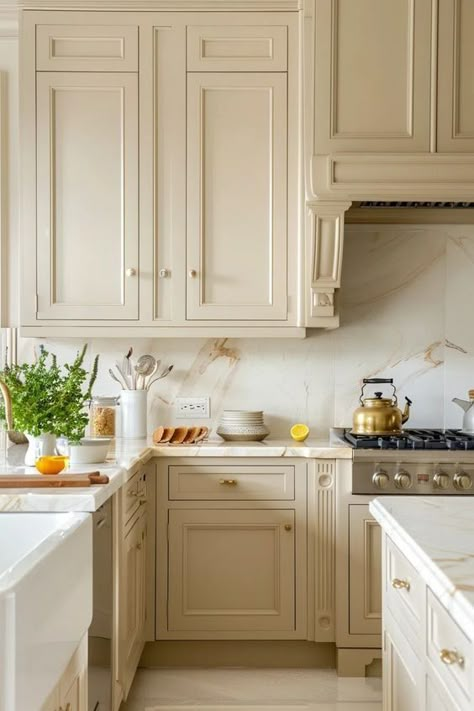 Cream Cabinets Kitchen, Casita Kitchen, Cream Colored Kitchens, Kitchen Extras, Cream Colored Kitchen Cabinets, Beige Kitchen Cabinets, Tan Kitchen, Cabinet Color Ideas, Cream Kitchen Cabinets