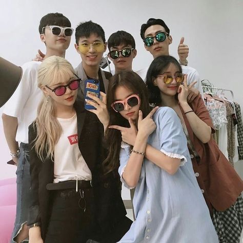 • friends friend friendship ulzzang kawaii cute boy girl korean asian chinese japanese poses funny group photo travel selfie mirror iphone aesthetic friendly edgy having fun ideas inspiration inspo instagram baddie adventures night social fashion outfits clothing streets going out outside inside party drinking eating summer winter fall autumn spring night day time • Ullzang Boys, Friends Group Photo, Ullzang Girls, Korean Friends, Couple Ulzzang, Kore Ulzzang, Mode Ulzzang, Mode Instagram, Korean Picture