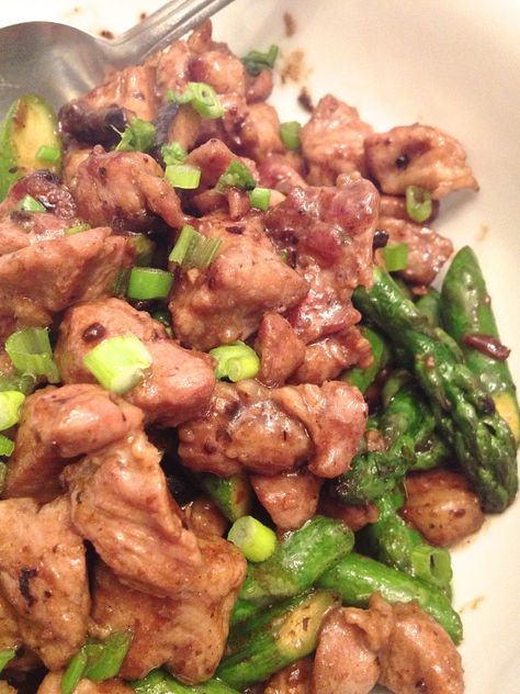 Pork and Asparagus Stir-fry with garlic black bean sauce. [23FEB2014 - Very good, but I might tweak the sauce a little next time; the wine stood out a little too much for me. Also it needs about double the asparagus if it's not going to be served with another vegetable.] [PP] Pork Asparagus, Filipino Pork Recipes, Asparagus Stir Fry, Vietnamese Pork, Bean Sauce, Pork Stir Fry, Stir Fry Dishes, Black Bean Sauce, Food At Home