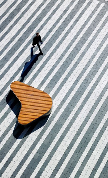 striped paving Architecture Masterpiece, Square Architecture, Architecture Pictures, Square Building, Installation Architecture, Pavement Design, Paving Pattern, Paving Design, Awesome Architecture