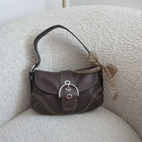 SOLD 🧸 2006 Coach chocolate brown leather mini soho bag 🧸 ⋆ $185 ⋆ Free US shipping ⋆ great overall condition, has 2 black marker stains on the back of the bag, see pictures ⋆ 10" x 6" ⋆ Purchase directly through link in bio or dm me to purchase ⋆ Accessories included #vintagecoach #fall #pinterest #fallaesthetic #fallinspo Coach Soho Bag, Coach Aesthetic, Coach Vintage Bag, Fall Pinterest, Dream Accessories, Marker Stain, Fashion Diary, Vintage Coach Bags, Pretty Bags