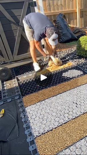 Walkway Ideas Cheap, Pebble Walkway Pathways, Landscape Sidewalk, Pebble Patio, Pea Pebbles, Concrete Sidewalk, Sidewalk Landscaping, Diy Pathway, Home Landscape